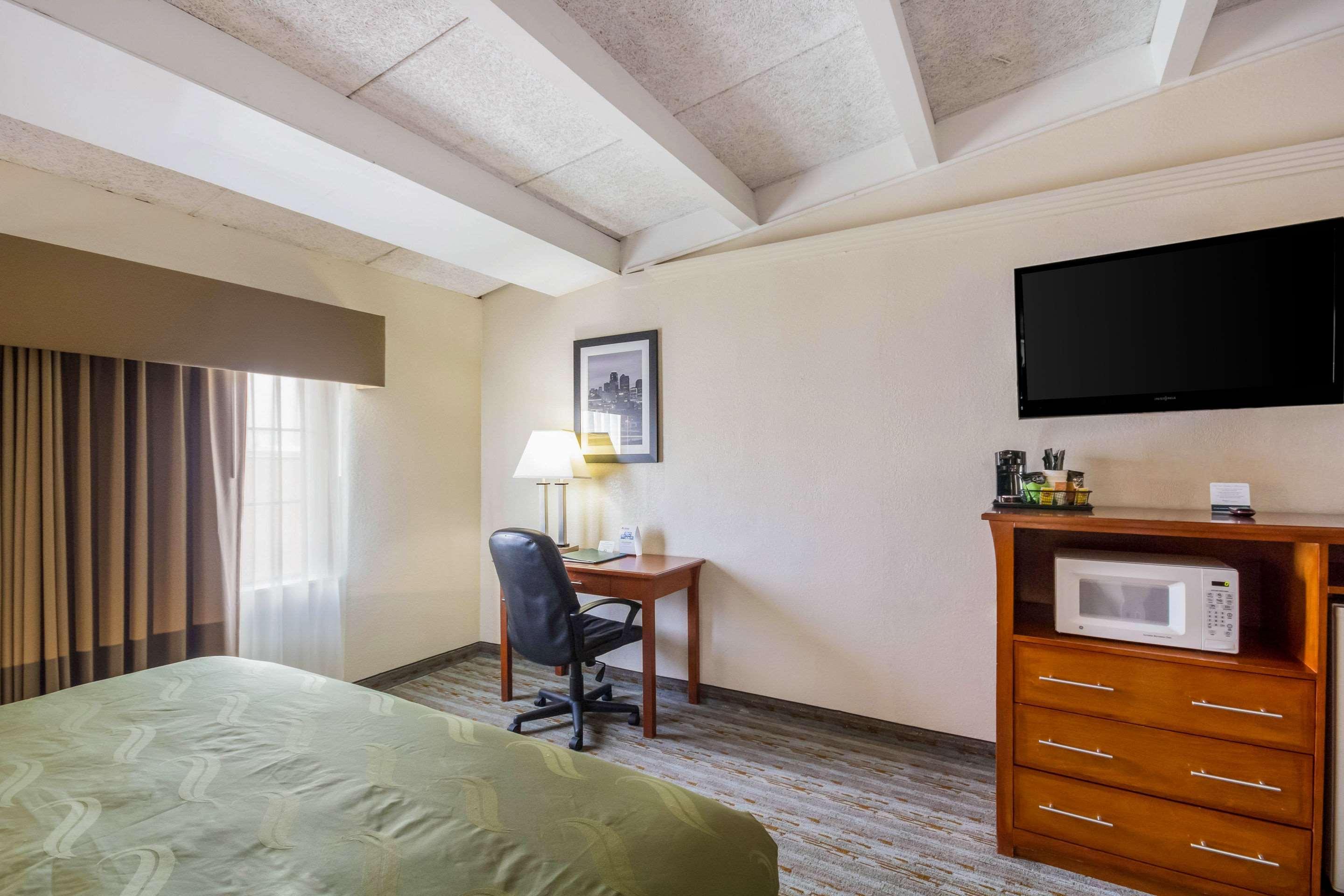 Quality Inn & Suites Kansas City - Independence I-70 East Dış mekan fotoğraf