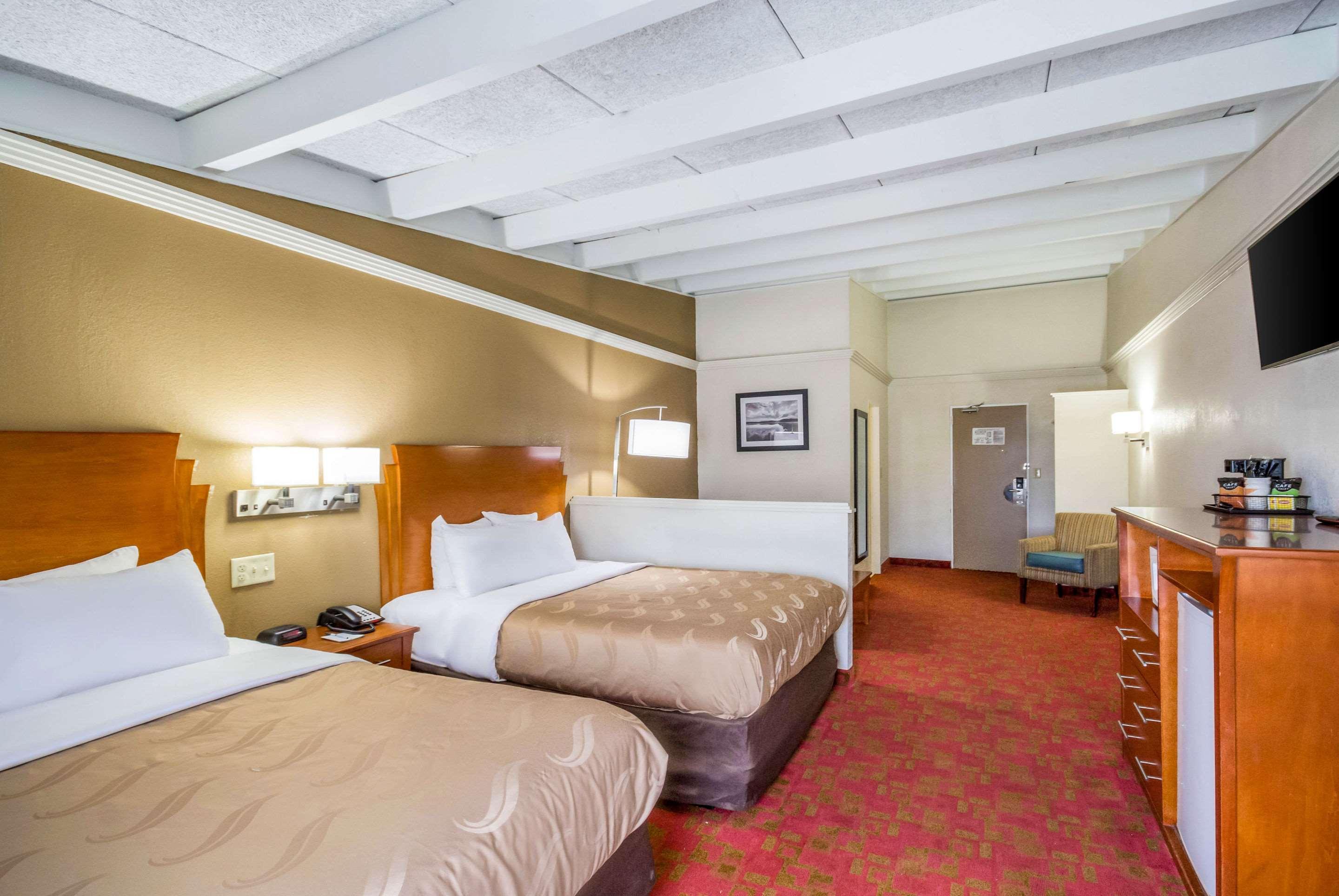 Quality Inn & Suites Kansas City - Independence I-70 East Dış mekan fotoğraf