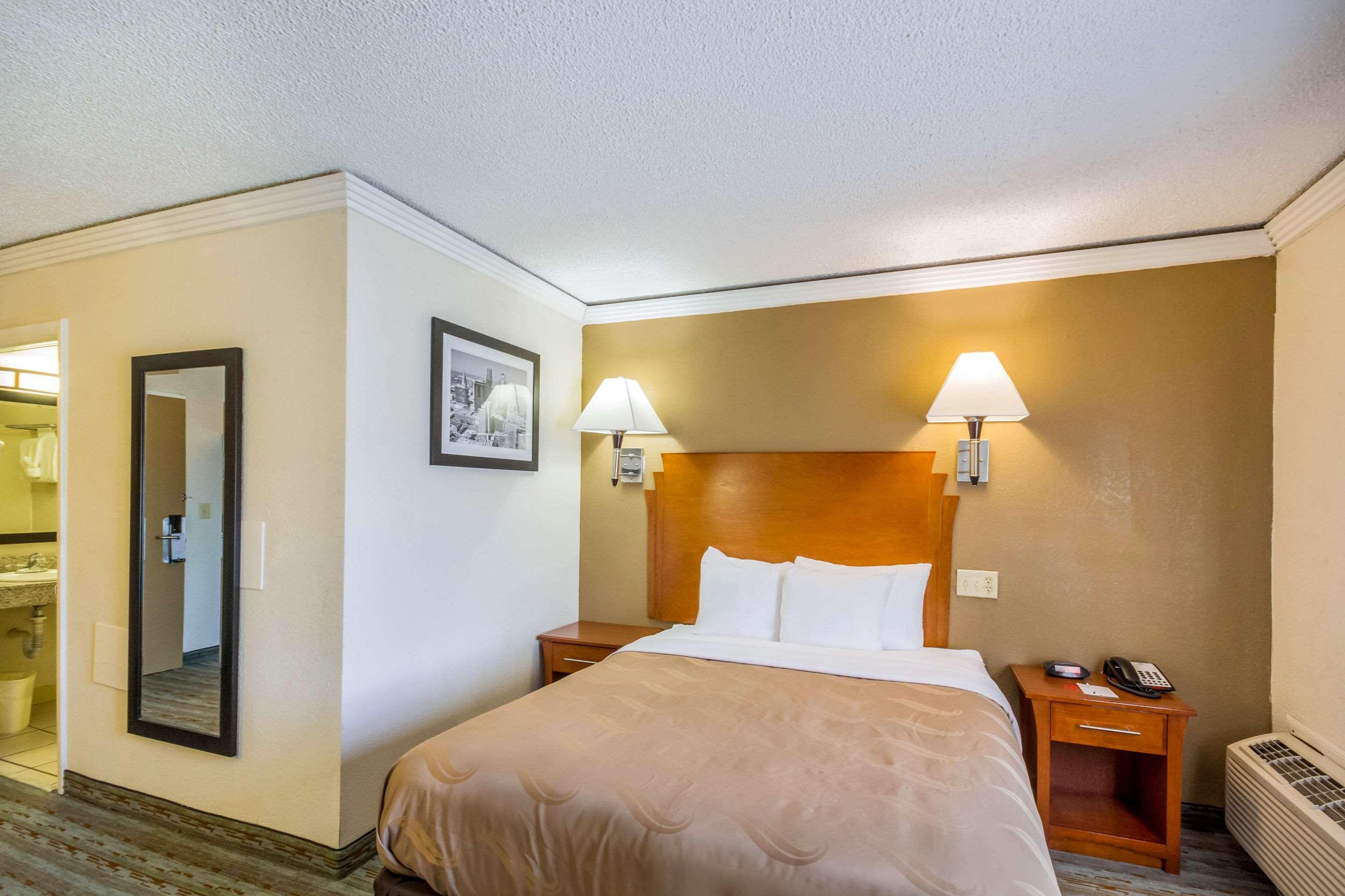 Quality Inn & Suites Kansas City - Independence I-70 East Dış mekan fotoğraf