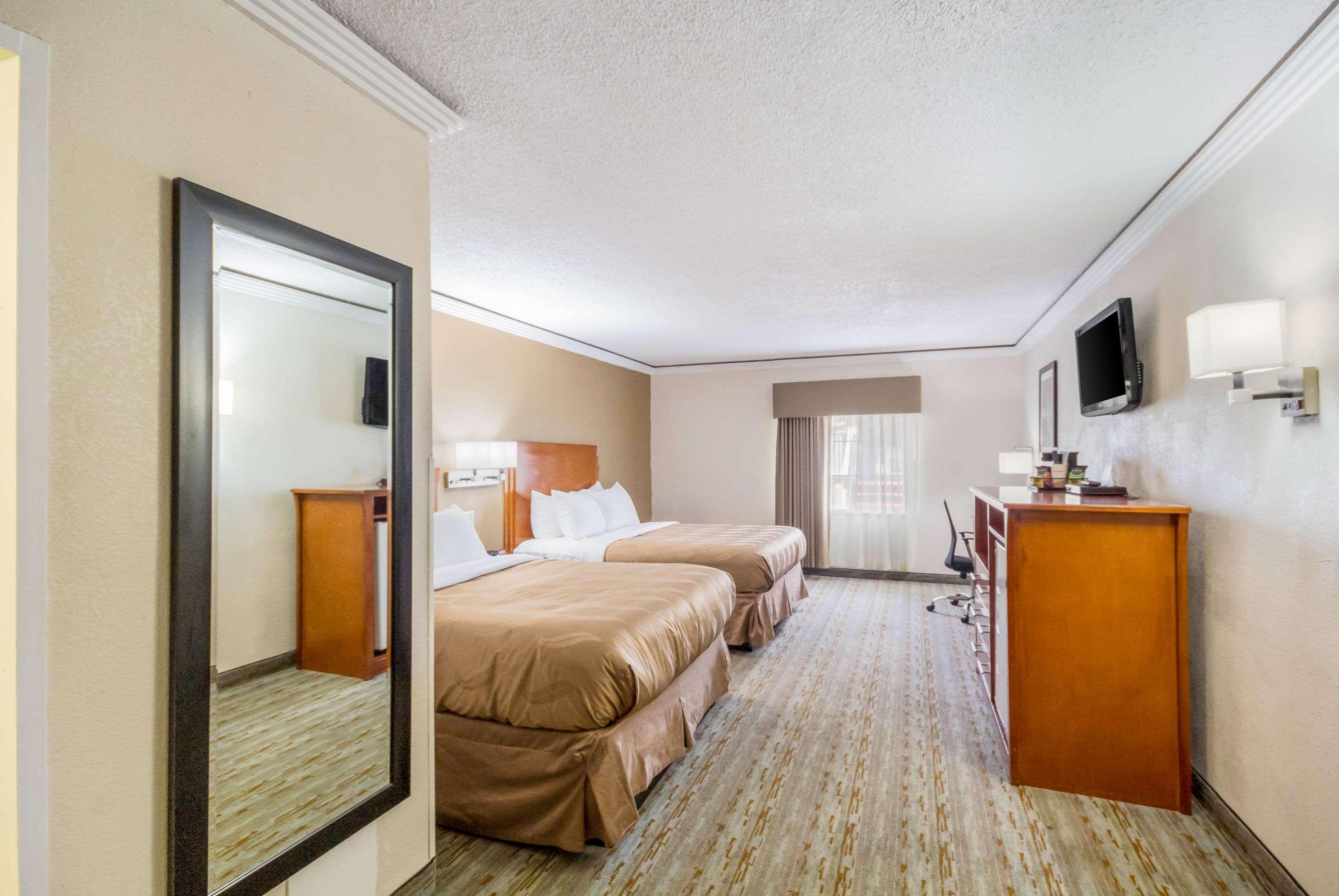 Quality Inn & Suites Kansas City - Independence I-70 East Dış mekan fotoğraf