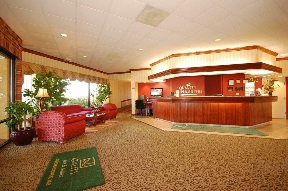 Quality Inn & Suites Kansas City - Independence I-70 East Dış mekan fotoğraf