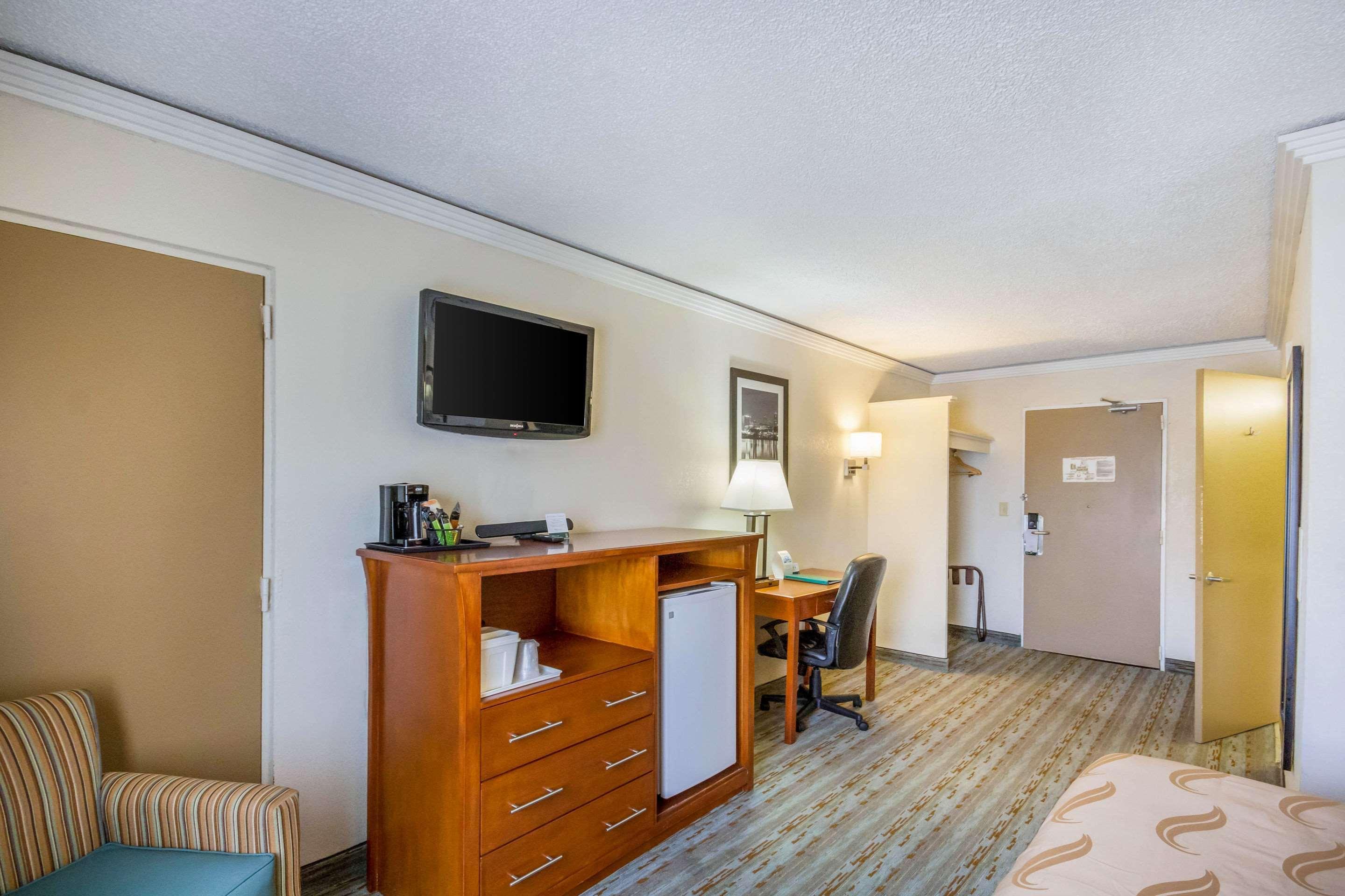 Quality Inn & Suites Kansas City - Independence I-70 East Dış mekan fotoğraf