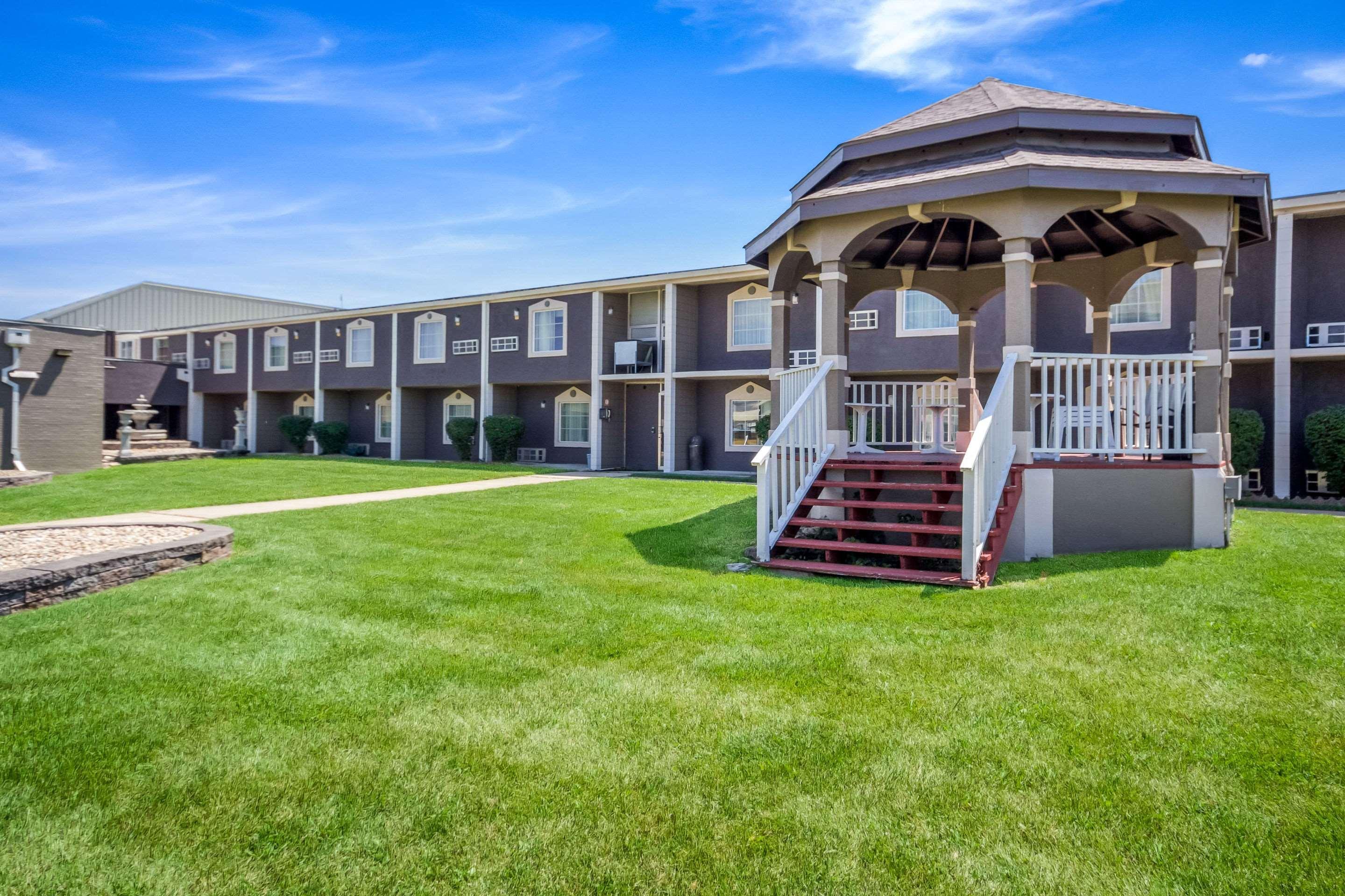 Quality Inn & Suites Kansas City - Independence I-70 East Dış mekan fotoğraf