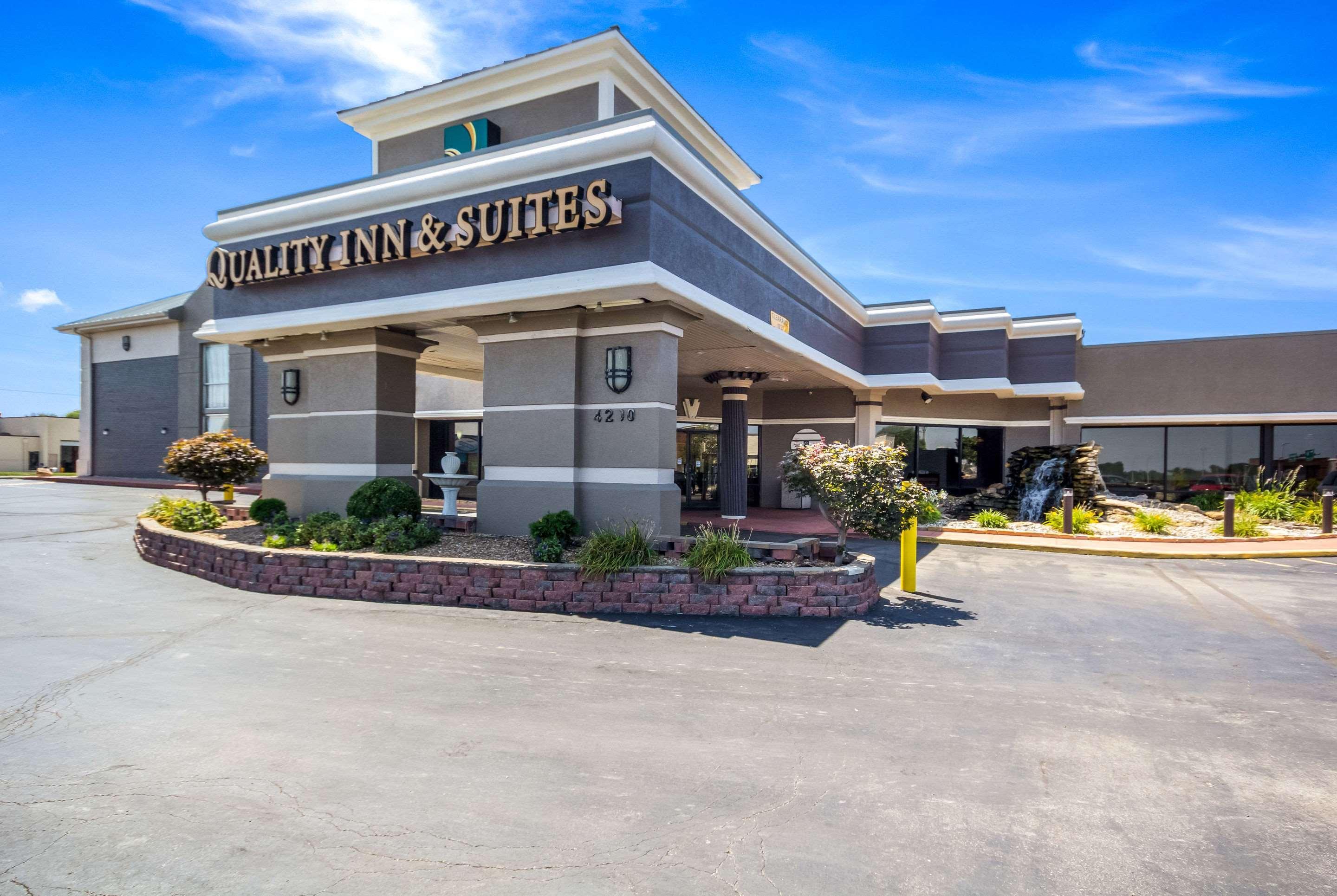 Quality Inn & Suites Kansas City - Independence I-70 East Dış mekan fotoğraf