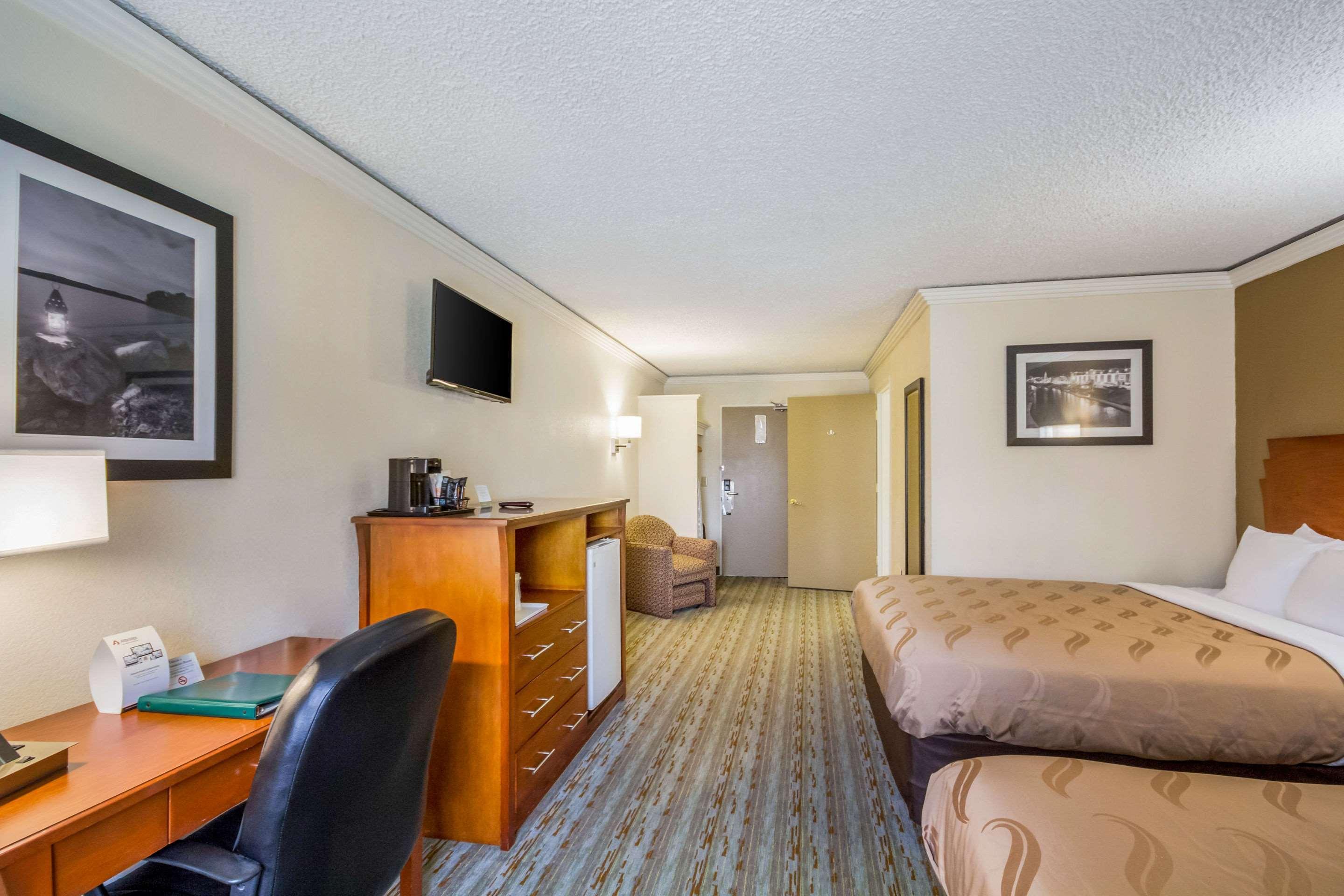 Quality Inn & Suites Kansas City - Independence I-70 East Dış mekan fotoğraf
