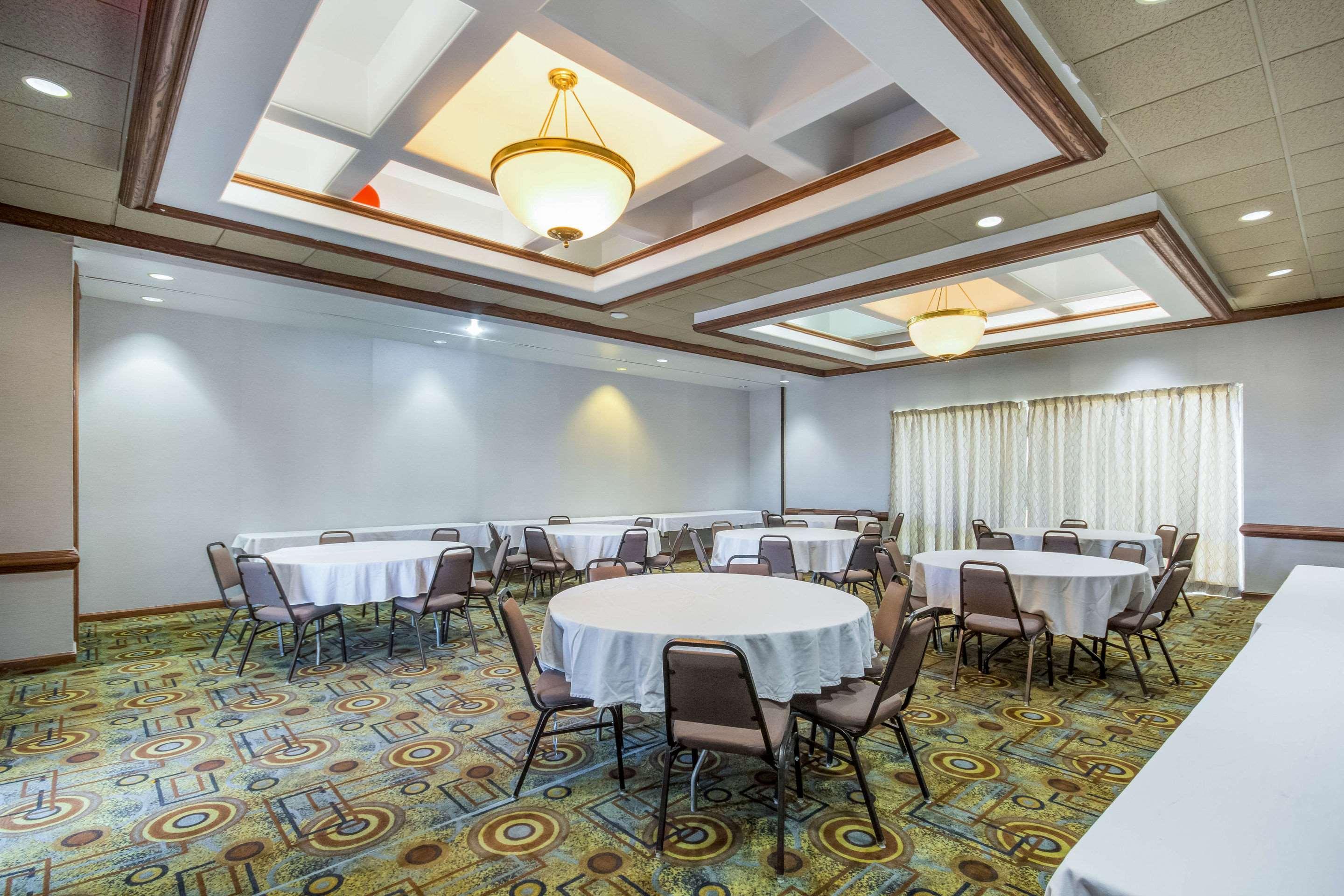 Quality Inn & Suites Kansas City - Independence I-70 East Dış mekan fotoğraf