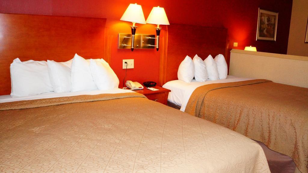 Quality Inn & Suites Kansas City - Independence I-70 East Dış mekan fotoğraf