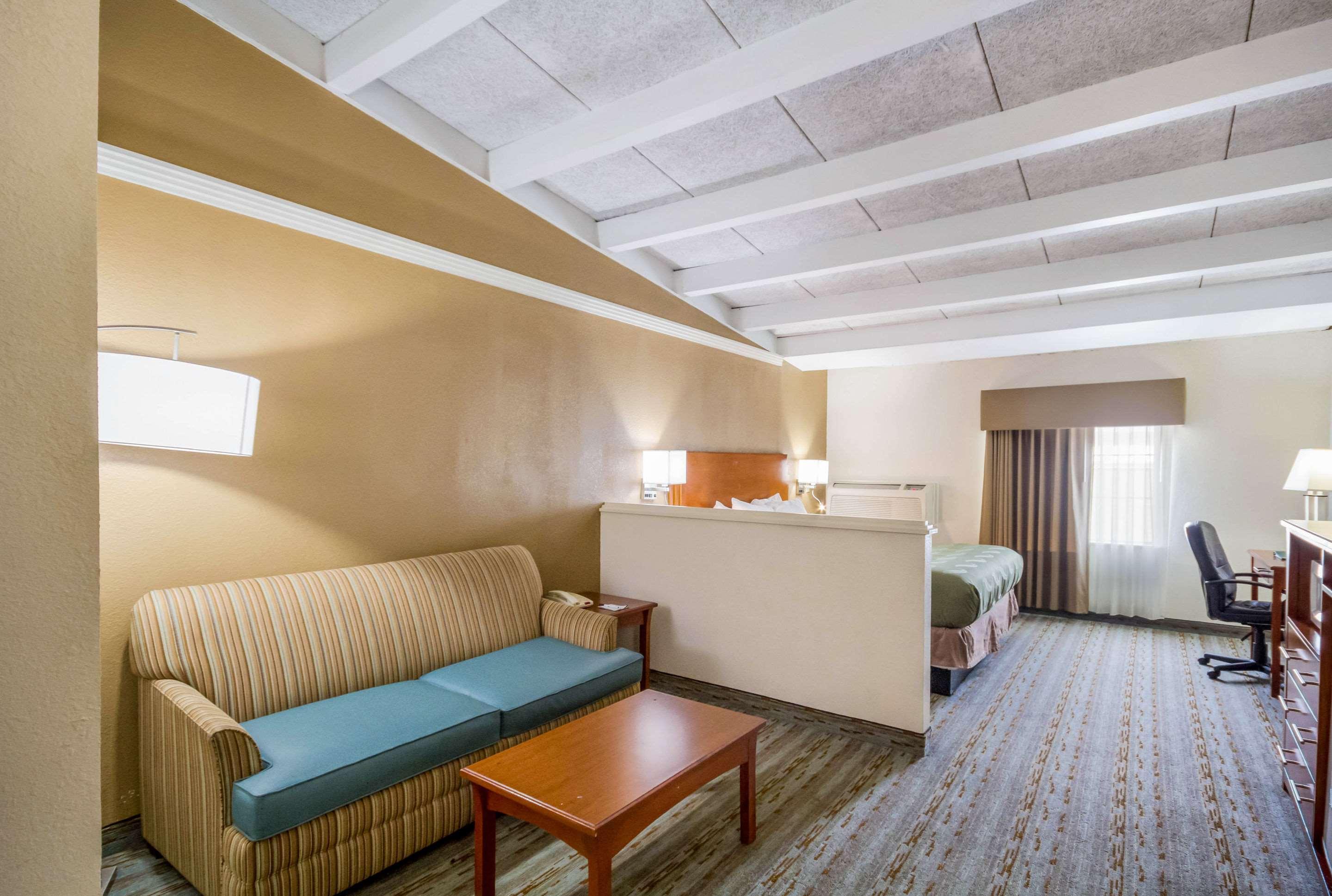 Quality Inn & Suites Kansas City - Independence I-70 East Dış mekan fotoğraf