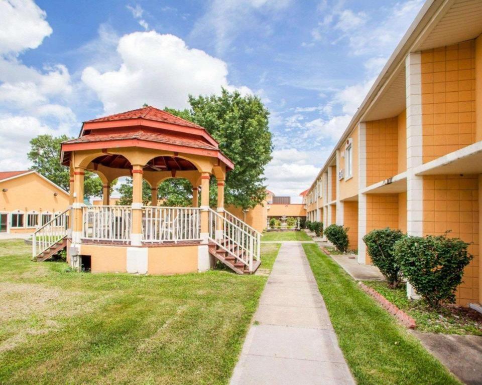 Quality Inn & Suites Kansas City - Independence I-70 East Dış mekan fotoğraf