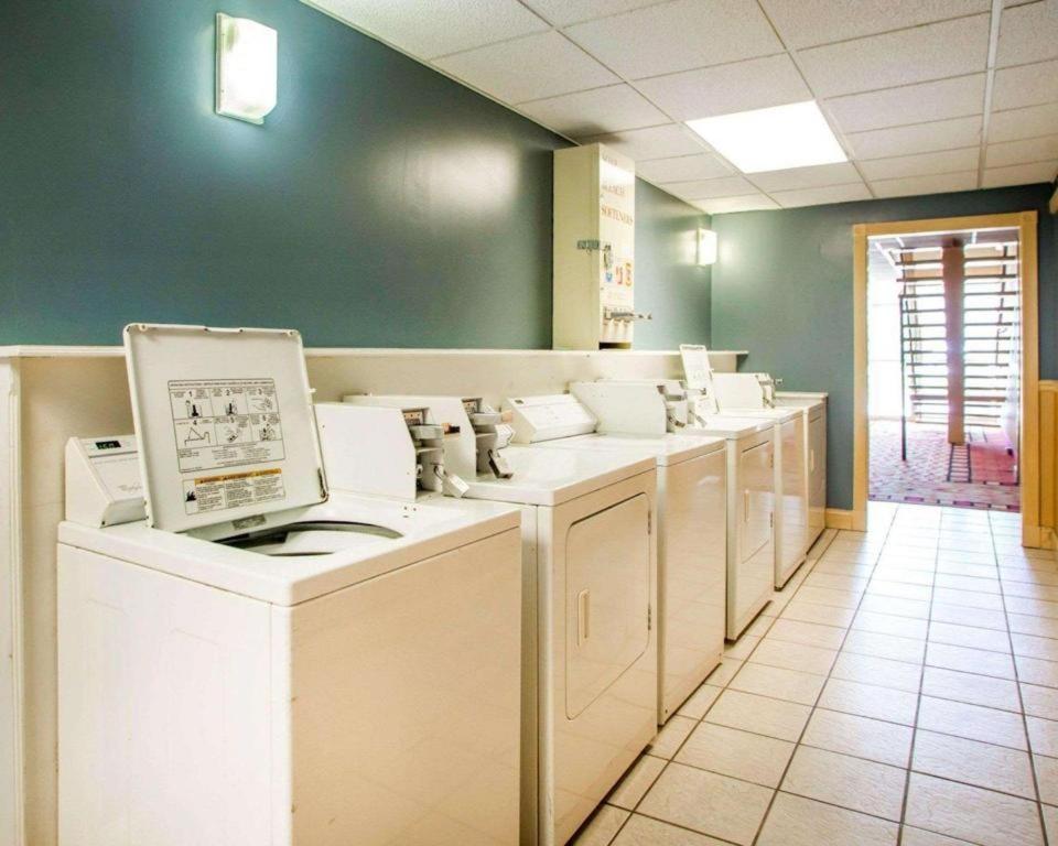 Quality Inn & Suites Kansas City - Independence I-70 East Dış mekan fotoğraf