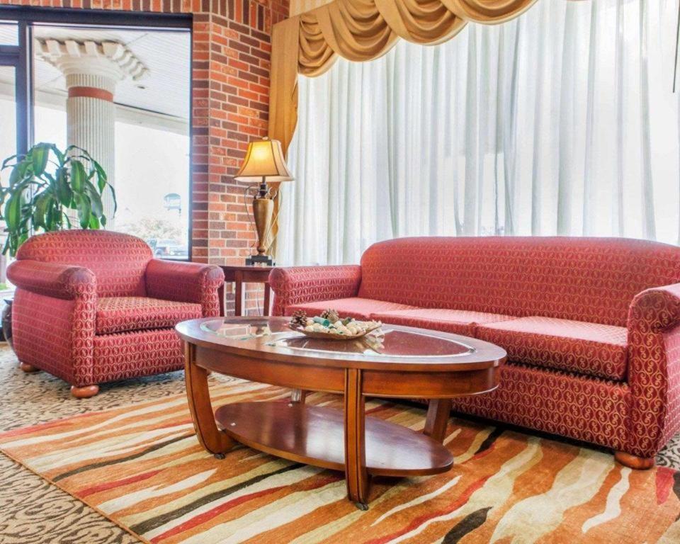 Quality Inn & Suites Kansas City - Independence I-70 East Dış mekan fotoğraf