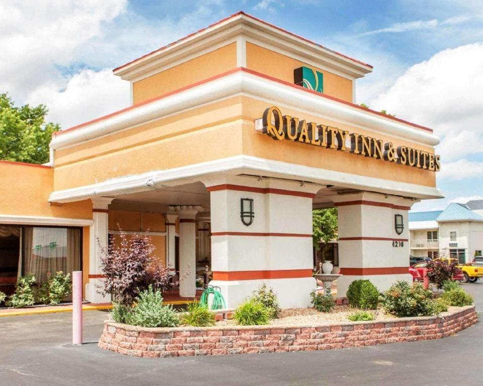 Quality Inn & Suites Kansas City - Independence I-70 East Dış mekan fotoğraf