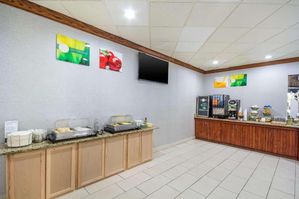 Quality Inn & Suites Kansas City - Independence I-70 East Dış mekan fotoğraf