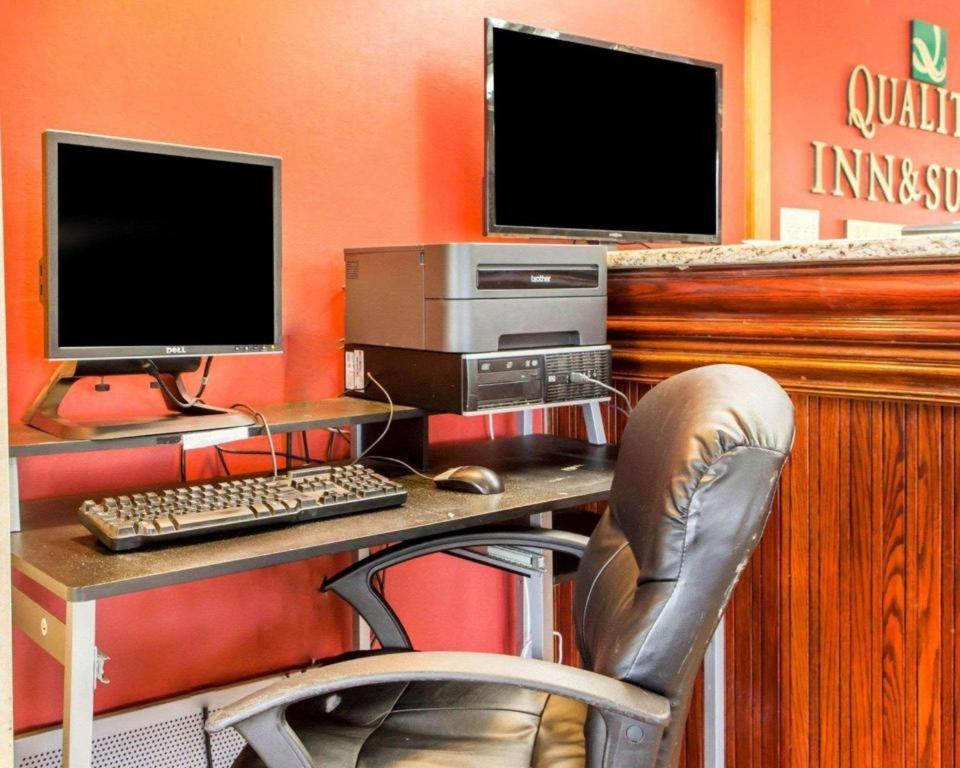 Quality Inn & Suites Kansas City - Independence I-70 East Dış mekan fotoğraf
