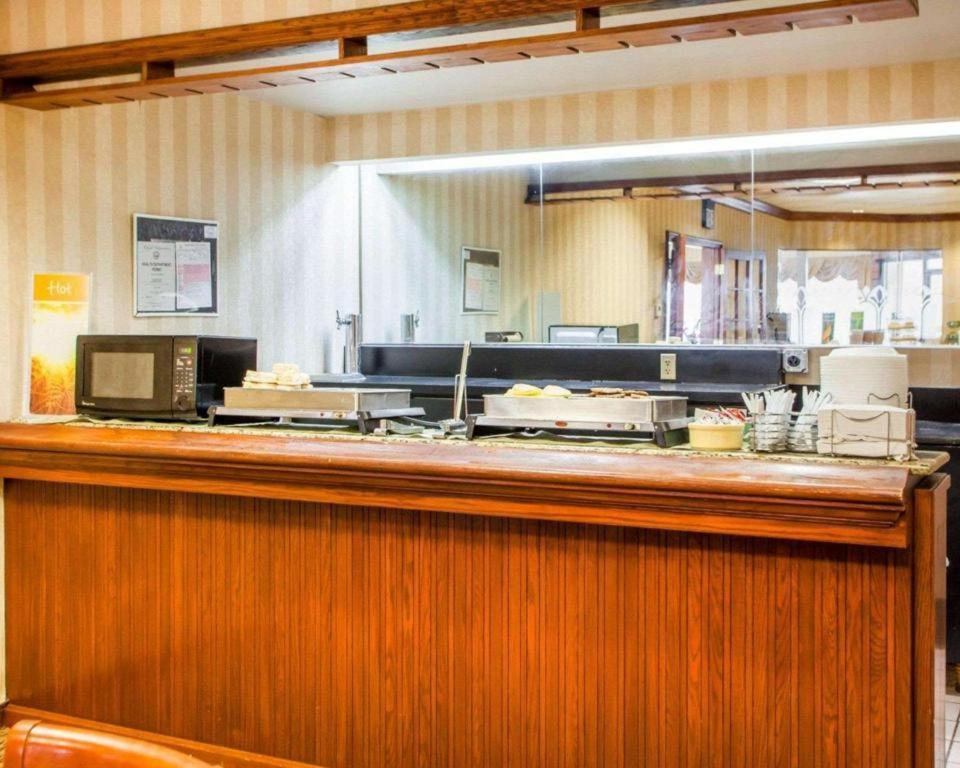 Quality Inn & Suites Kansas City - Independence I-70 East Dış mekan fotoğraf