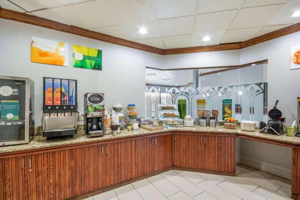 Quality Inn & Suites Kansas City - Independence I-70 East Dış mekan fotoğraf