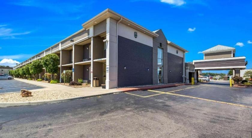 Quality Inn & Suites Kansas City - Independence I-70 East Dış mekan fotoğraf